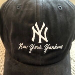 **HOST PICK** New York Yankees Velvet Cap *NEW*